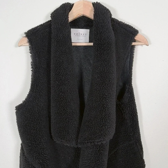 VELVET BY GRAHAM AND SPENCER | FAUX FUR BLACK REVERSIBLE VEST - Picture 5 of 14